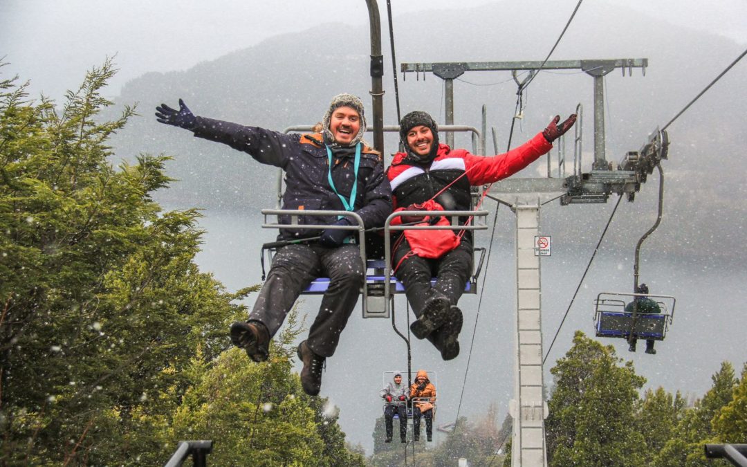 O que fazer em Bariloche no inverno: experiências imperdíveis na neve da Patagônia