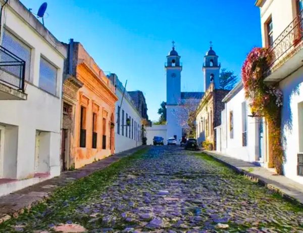 Day Tour Colonia del Sacramento Meio Dia - Uruguay - Imagem 5