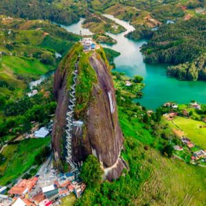Excursão a Guatapé e a Pedra do Peñol com Passeio de Barco