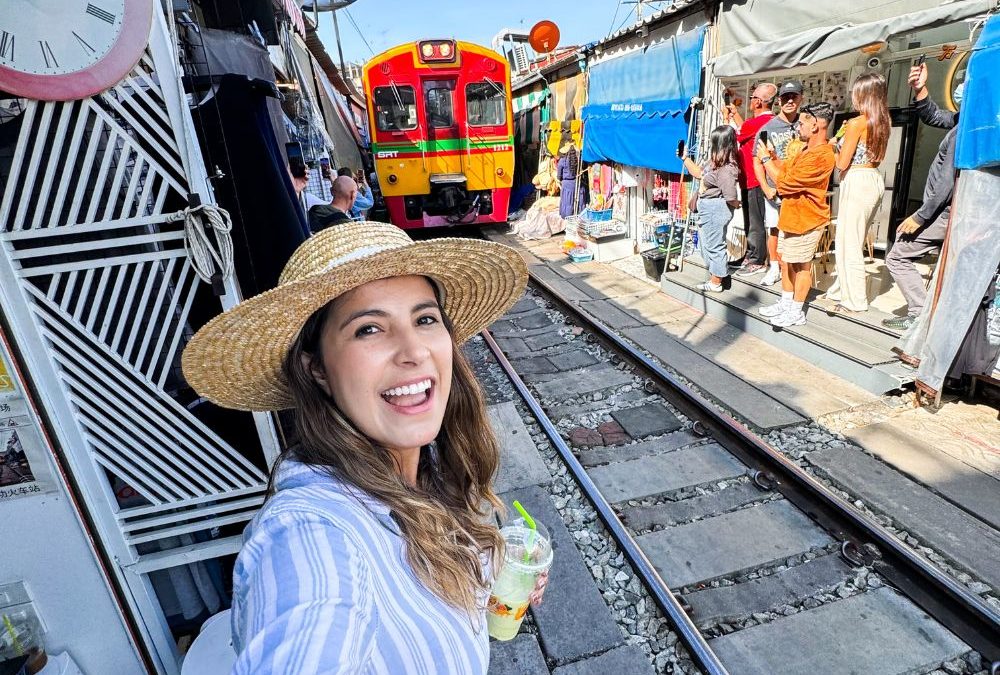 Mercado de Trem e Mercado Flutuante em Bangkok, Tailândia: Uma Viagem pela Cultura e Tradição